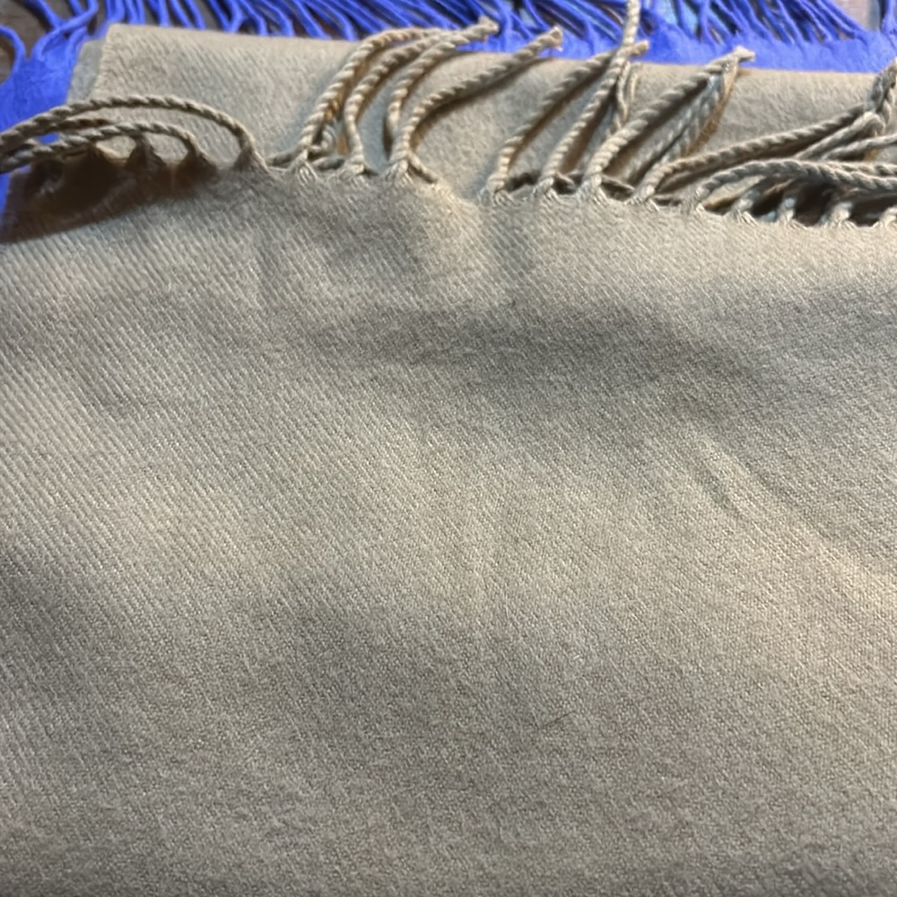 2 scarves - Picture 5 of 5